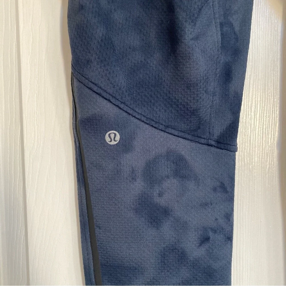 Lululemon Men’s Textured Tech Pants in Diamond Dye Iron Blue True Navy, Size XS
